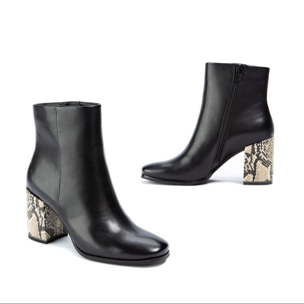 Andrew Geller Booties Black Snake Print Heeled Zip Size 9